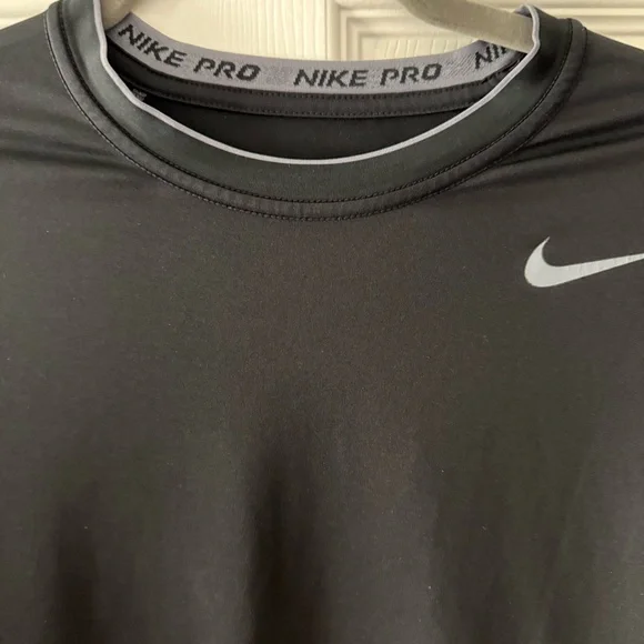 Nike Men's Black Pro Tee - Picture 5 of 6